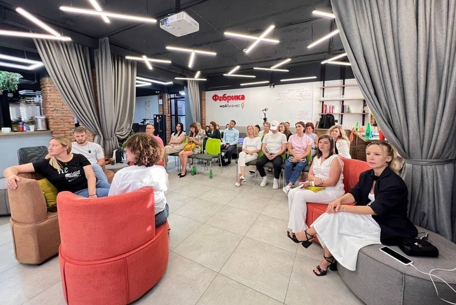   Дискуссия «Отзывы о компании: две стороны одной медали». Фото Сообщества маркетологов. admin