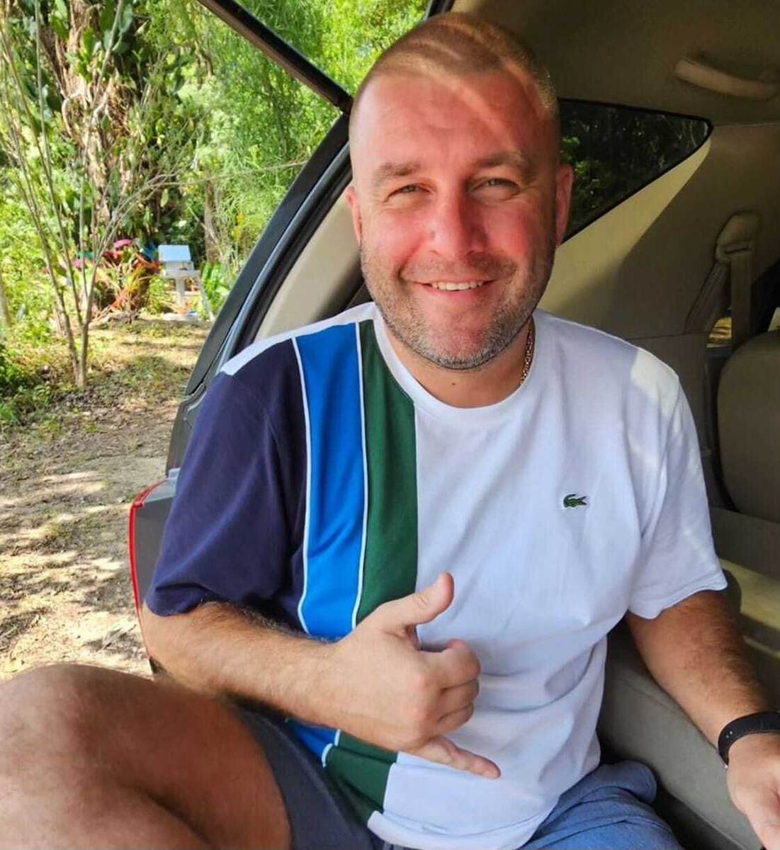 Евгений Батурин. Всегда с улыбкой, в хорошем настроении жил  в этой волшебной стране. 