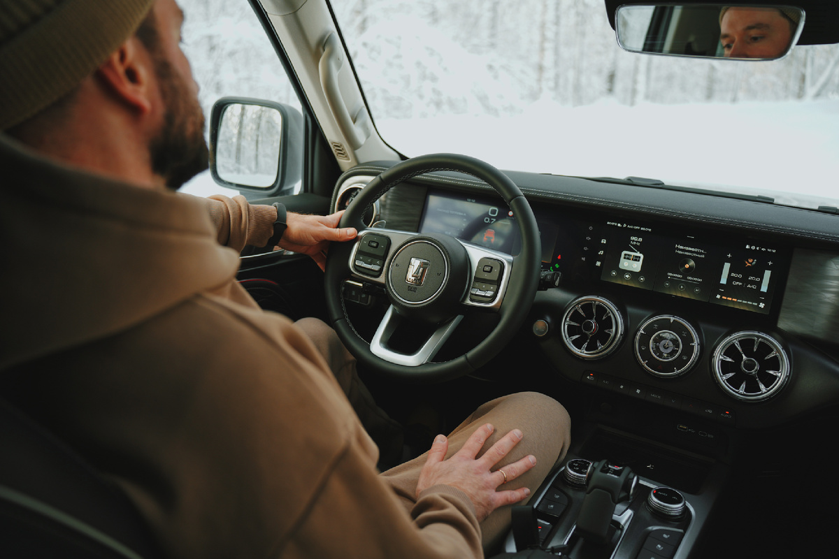 В салоне автомобиля Tank 300