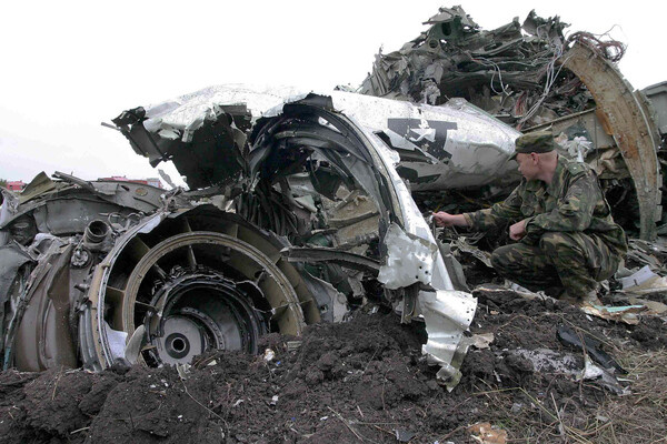 На месте падения самолета Ту-154, потерпевшего катастрофу 24 августа 2004 года, в Каменск-Шахтинском районе Ростовской области / Сергей Венявский/РИА Новости