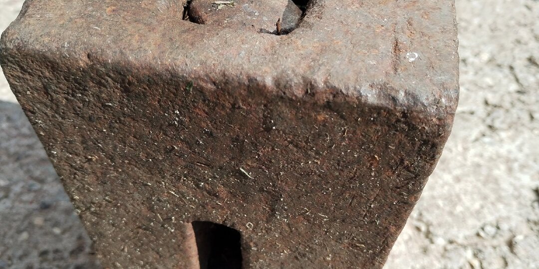 А вот и она...новая наковальня.