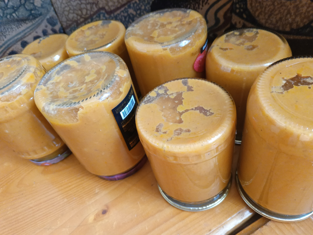 фото автора :икра кабачковая в банках, готовая