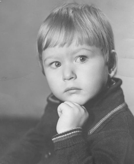  Олег Вылегжанин: «Я был очень послушным ребенком, соответствовал требованиям общества, был системным». На снимке Олегу 5 лет. Фото: личный архив героя