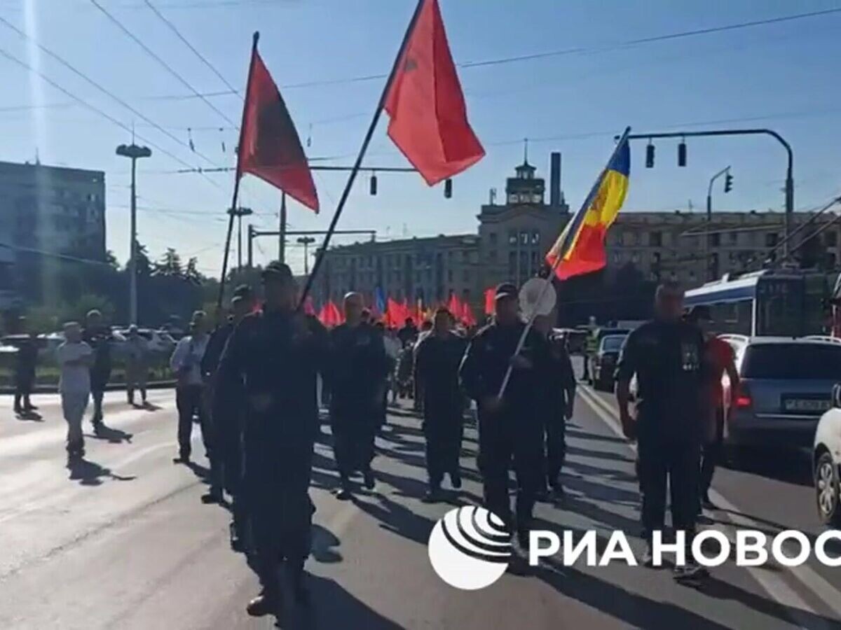    Марш, приуроченный к 80-летию освобождения Молдавии от немецко-фашистских захватчиков, в Кишиневе© РИА Новости