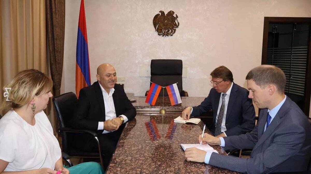 © Photo : press office of the Embassy of RF in RA