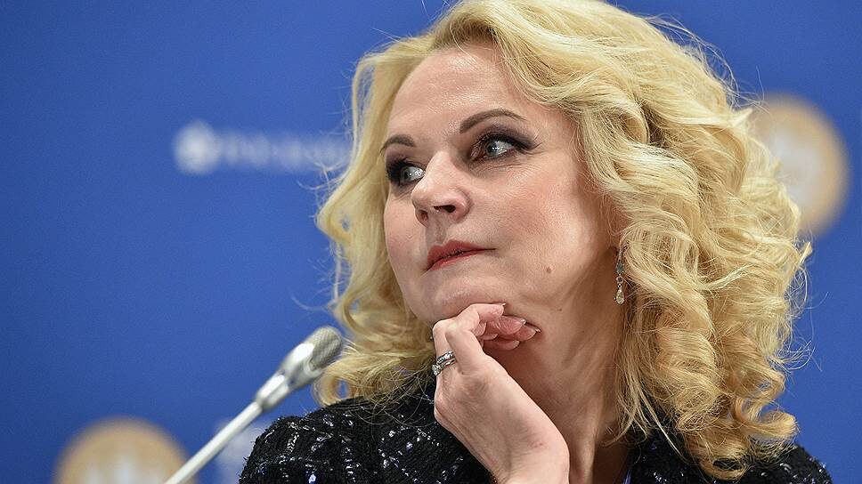 «Акцент на формировании семейных ценностей будем делать уже со школьной скамьи. С 1 сентября этого года в школах вводится предмет «Семьеведение» для подростков старших классов. Вводим его в рамках «Разговоров о важном» или внеклассной работы. Хочу сразу отметить, что это не будет уроком в привычном понимании. Важно, чтобы это был доверительный и деликатный разговор между учителем и детьми с обратной связью, направленный в том числе на формирование позитивного отношения к созданию семьи».