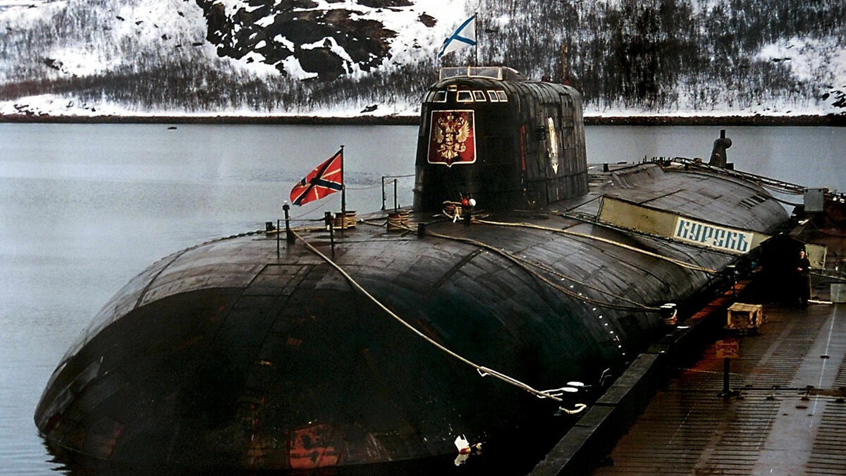 2000, 12 августа - В Баренцевом море затонула после взрыва атомная подводная лодка «К-141» («Курск»).