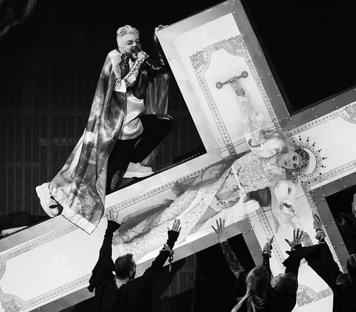 Танец на кресте