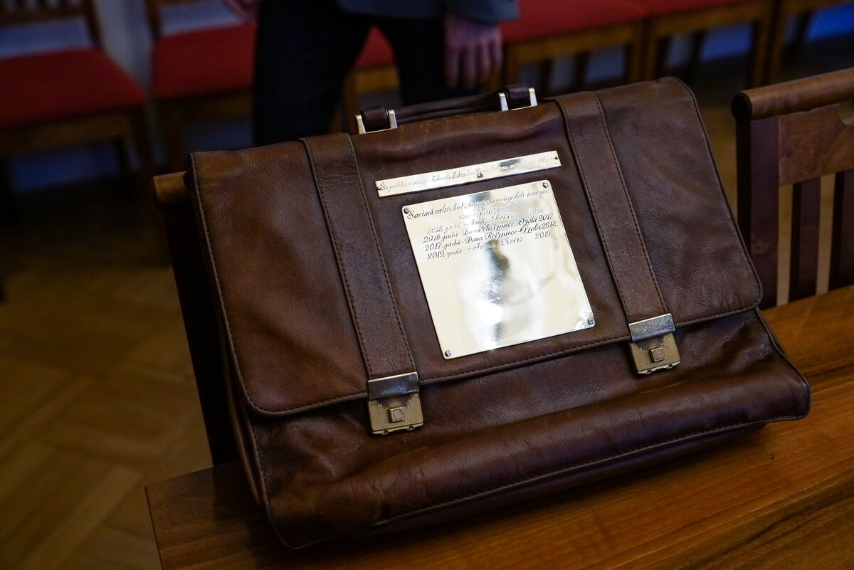 Портфель с бюджетом Латвии © Sputnik