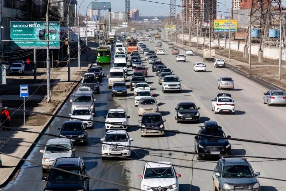    В Новосибирске водители встали в огромной пробке на Гусинобродском тракте