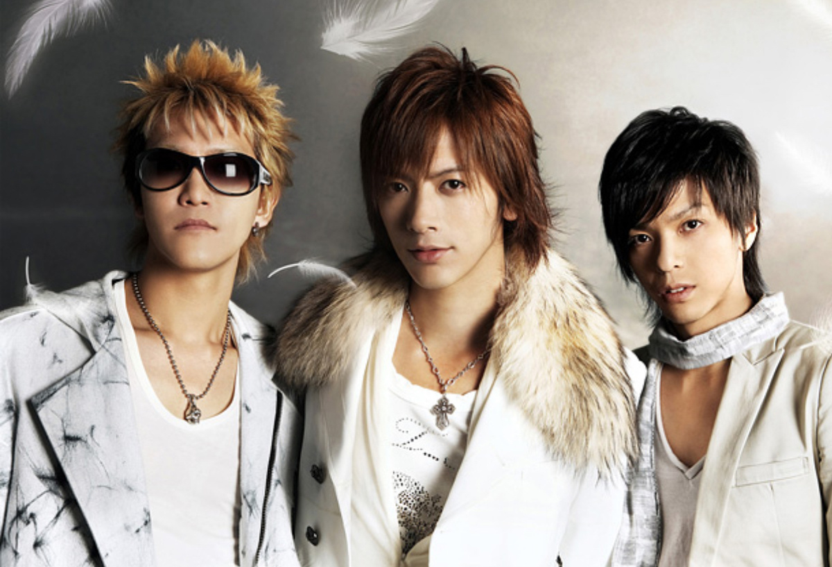 BREAKERZ во главе с DAIGO (в центре).