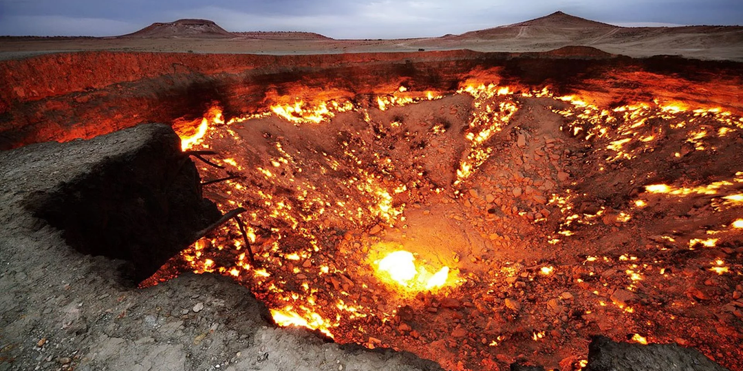 Загадка кратера Дарваза: опасны ли горящие больше 50 лет «Врата ада» и почему не могут потушить