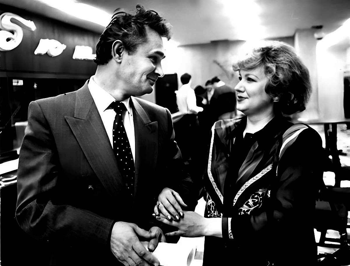    Члены оргкомитета и Большого жюри конкурса «Учитель года России»-1993 Евгений Ткаченко, министр образования РФ и Ирина Димова, первый заместитель главного редактора «Учительской газеты»