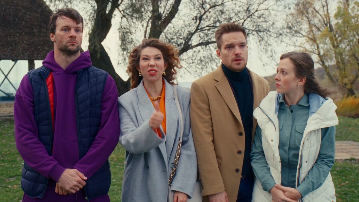 Вольфганг Черни, Алина Алексеева, Никита Волков и Софья Присс. Кадр из сериала "Пять копеек".