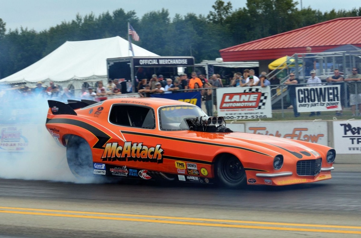 Автомобиль используемый в драг-рейсинге