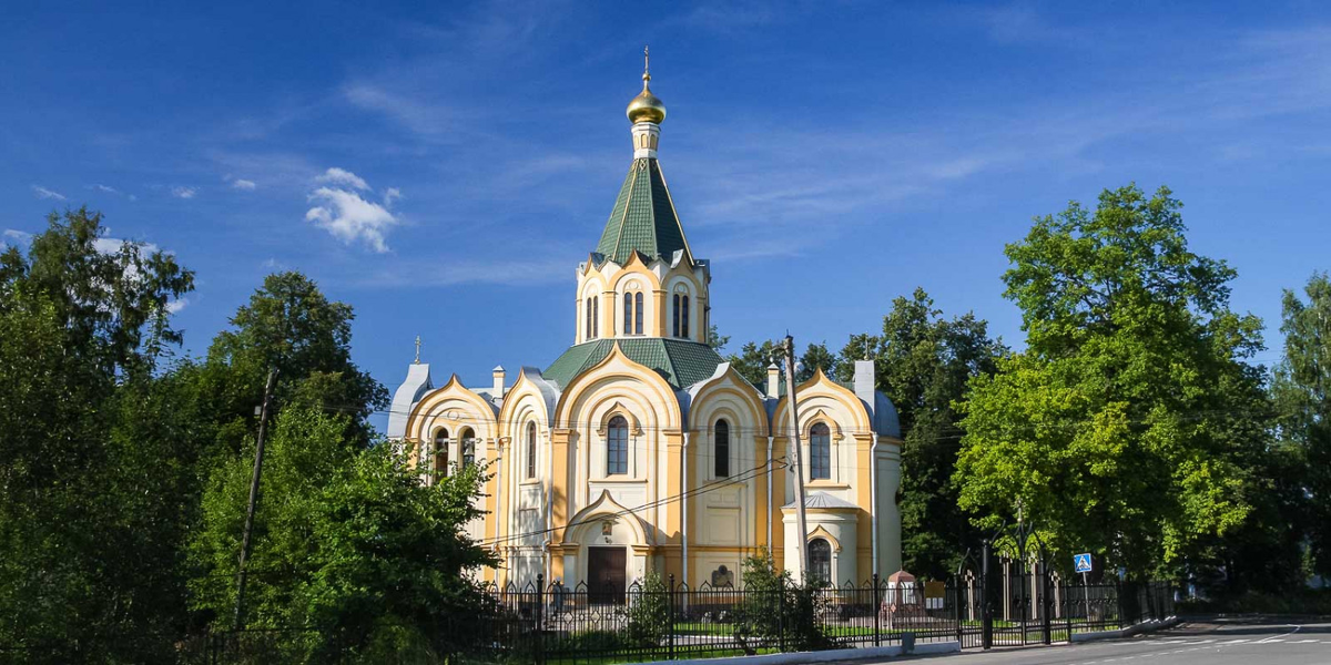Храм святых апостолов петра и Павла. Фото с сайта https://culttourism.ru/leningradskaya/tosno/tserkov_petra_i_pavla_lyuban.html. Взято с Яндекс.Картинки