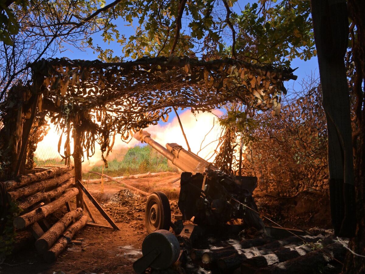    Боевой расчет 2Б16 "Нона-К" ведет стрельбу по позициям ВСУ© РИА Новости / Евгений Биятов