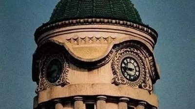 Почти столетие высокая колокольня и зелёный купол железнодорожного вокзала были символами Цзинаня. (Image: Public Domain via Kan Zhong Guo)