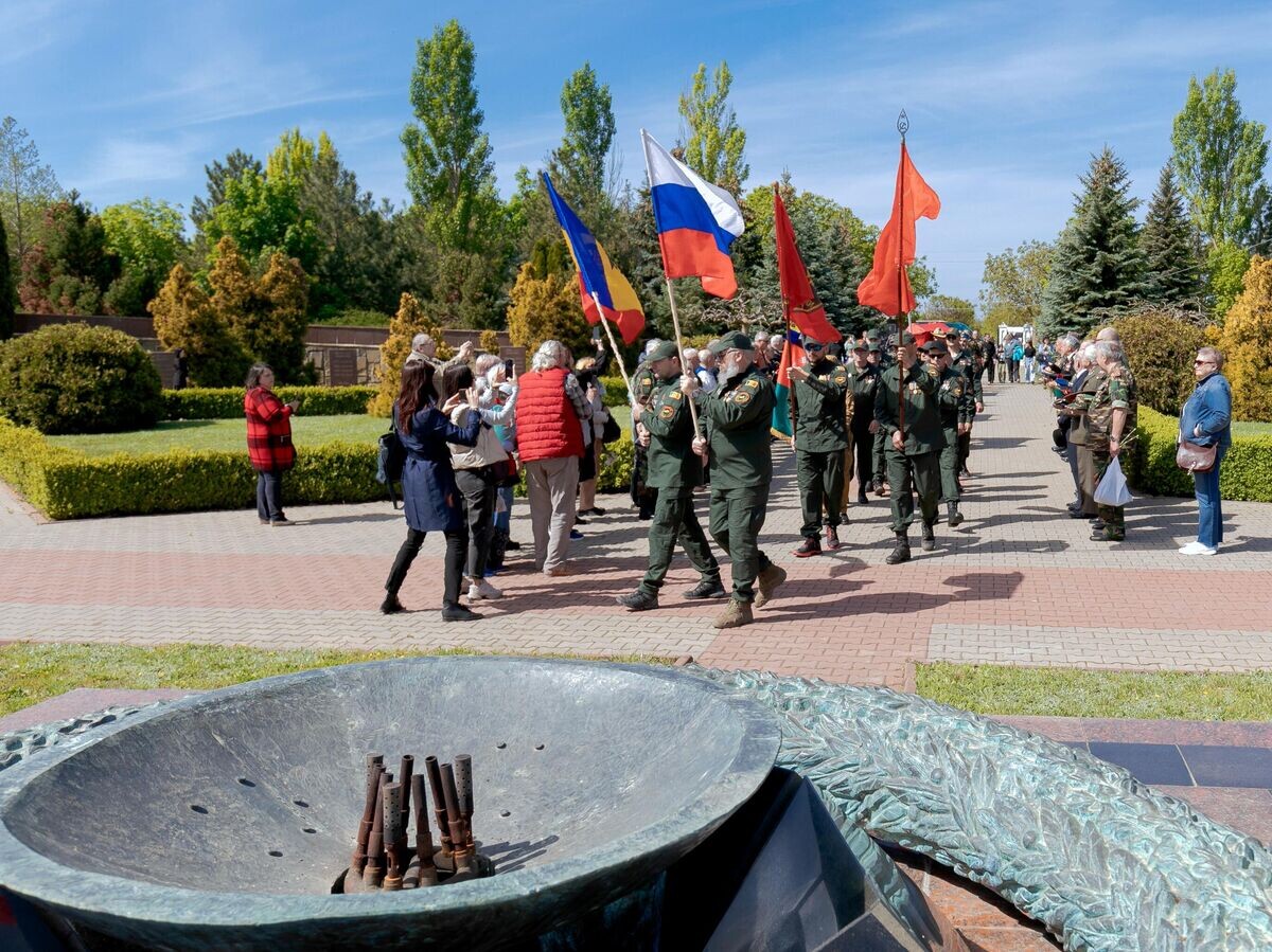    Церемония захоронения останков советских солдат на Шерпенском плацдарме, геройски погибших в борьбе против нацизма во времена Великой Отечественной войны© Sputnik / Дмитрий Осматеско