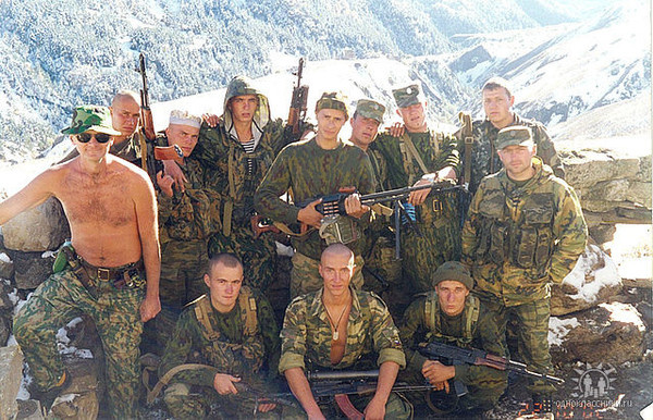 Все дело в шляпе......Точнее ваш покорный слуга в шляпе. Чтобы темечко не напекло жаркое декабрьское солнце - сами понимаете. 
