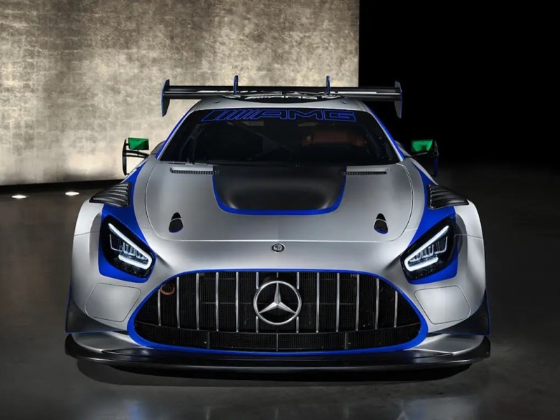    Mercedes показала юбилейную версию AMG GT3 за 1 млн евро [ФОТО]