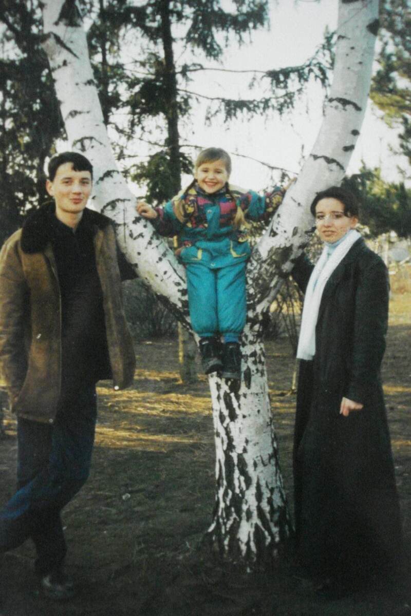 Та самая школьная береза, я студентка, брат и двоюродная сестра