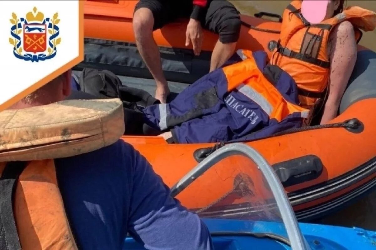    Вцепилась в бревно: в Оренбурге спасли тонувшую в реке женщину