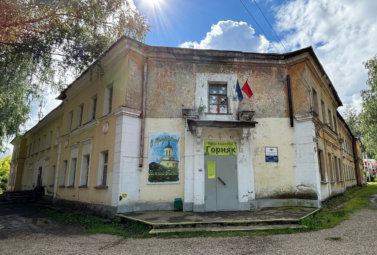 Улица Носова, д. 83. Главный фасад. 