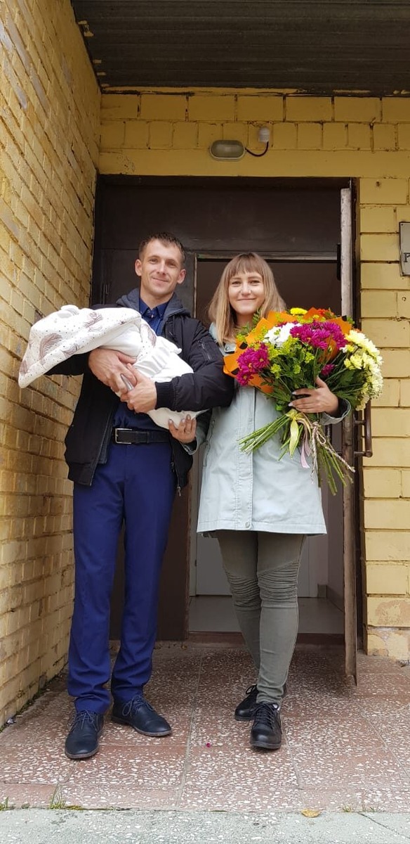 Счастливые родители четырёх