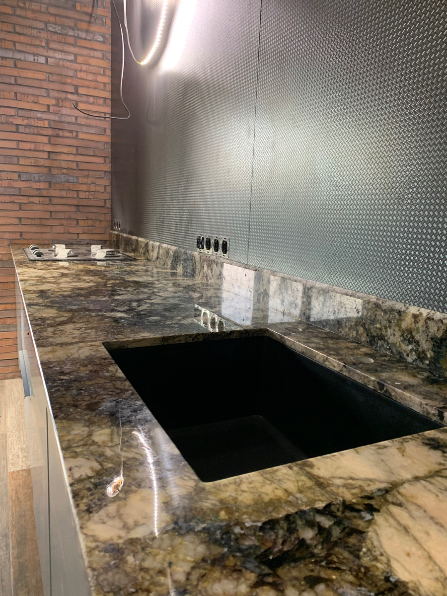 Подстольная мойка.