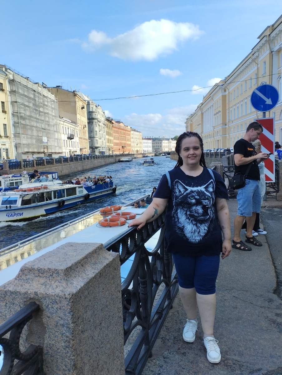 Центр Санкт -Петербурга. Очень красивое место. За три года город умудрился влюбить в себя на столько, что ещё пара поездок и он будет сниться мне во снах.