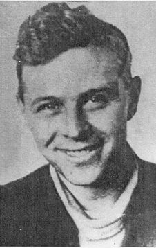 Александр Москалёв 27 лет от роду, ещё не побитый собачьей авиаконструкторской жизнью