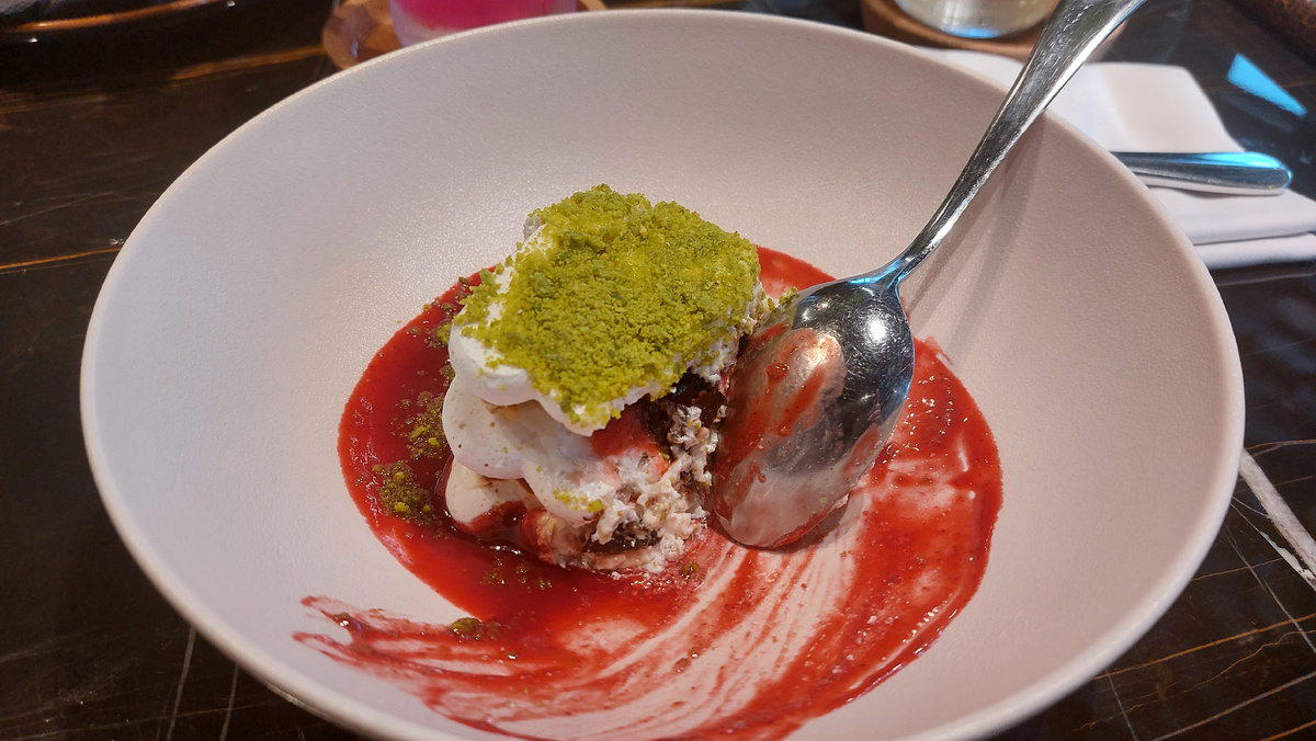 Вкусно покушать — тоже способ поднять настроение, но плохо сказывается на фигуре🙈 Фото автора 