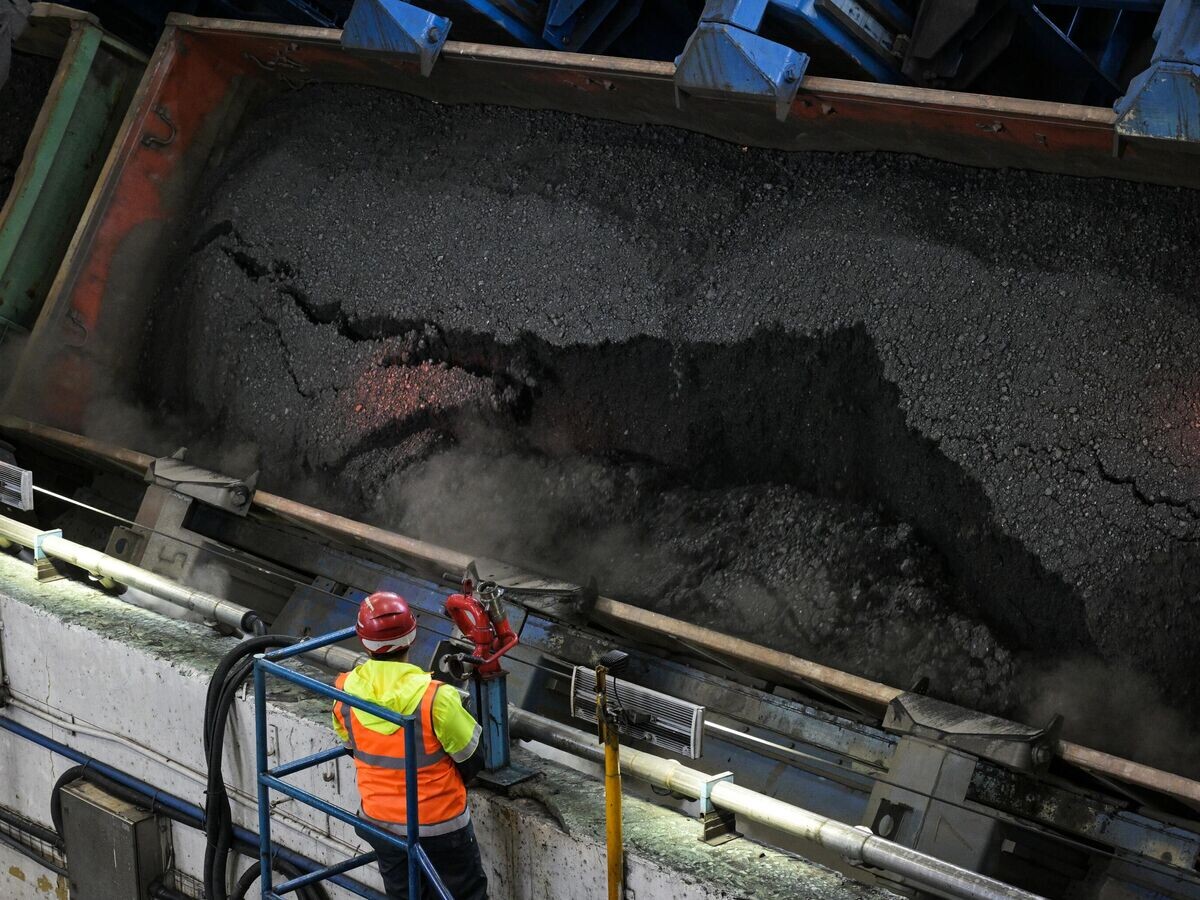    Вагоноопрокидыватель в угольном терминале© РИА Новости / Александр Кряжев