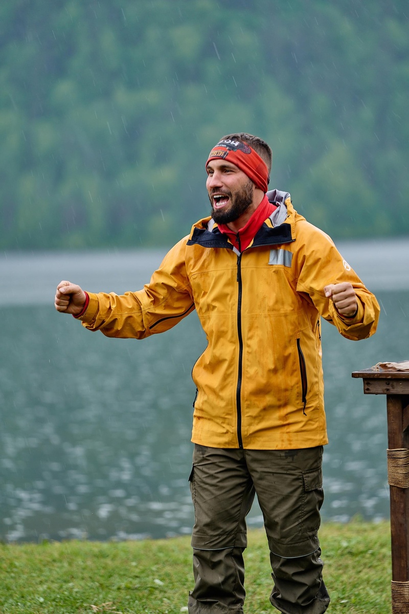 Сердюков единственный участник, который не раз оказывался в шаге от вылета. Но всё время удерживался. Фото: ТВ-3