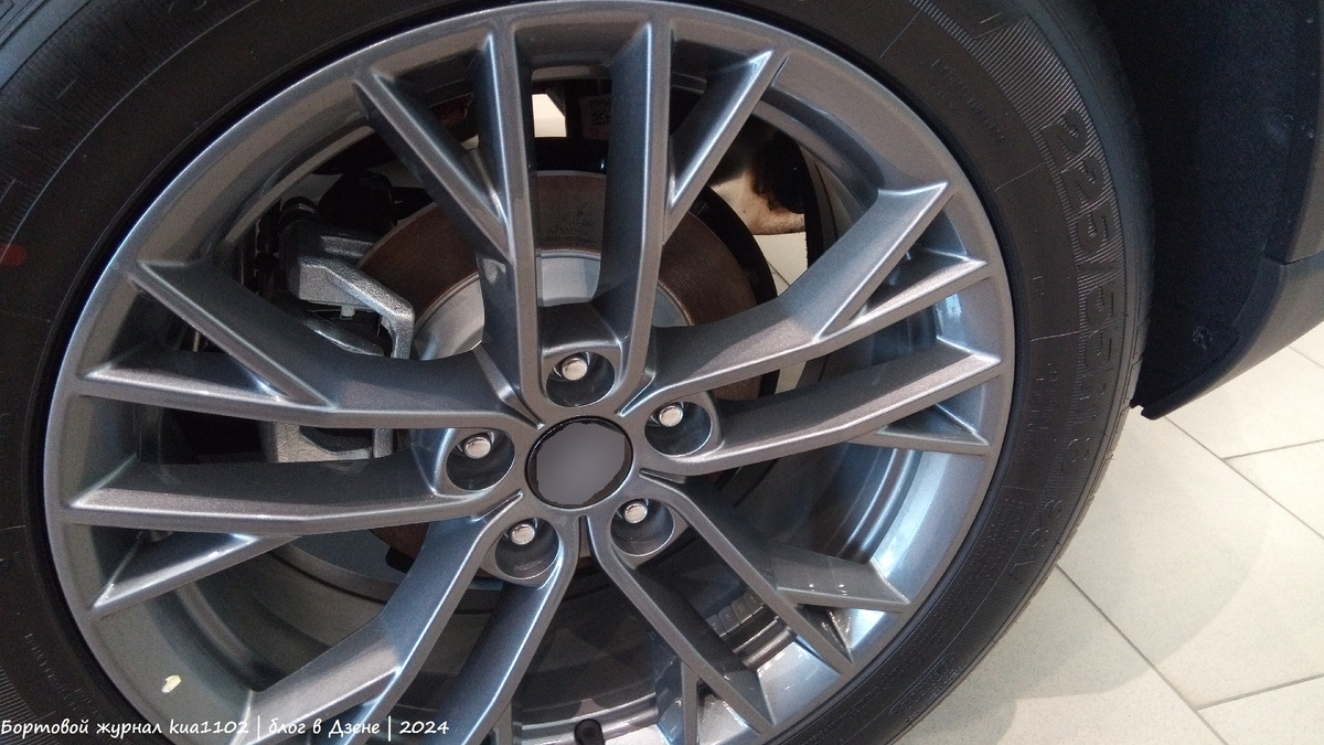 Внешний вид колёсных дисков автомобиля. Автор фотографии kua1102
