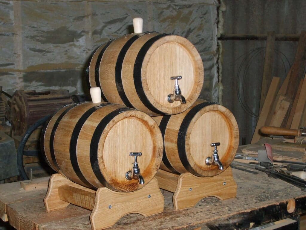 Деревянная бочка для вина