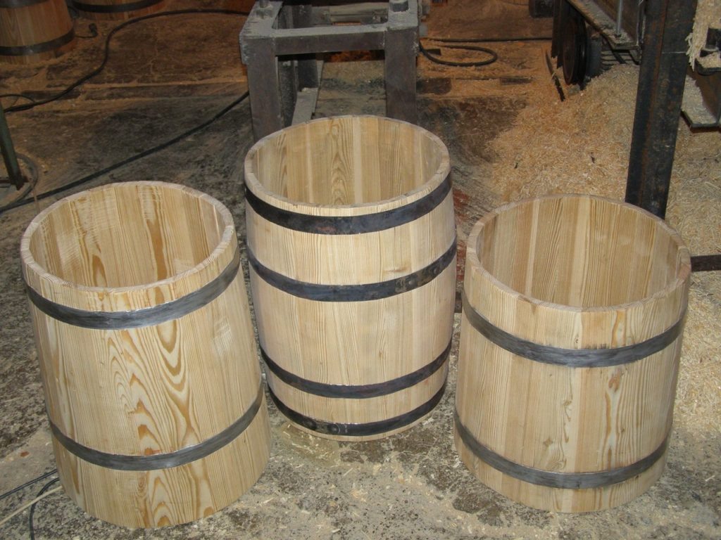 Деревянная бочка