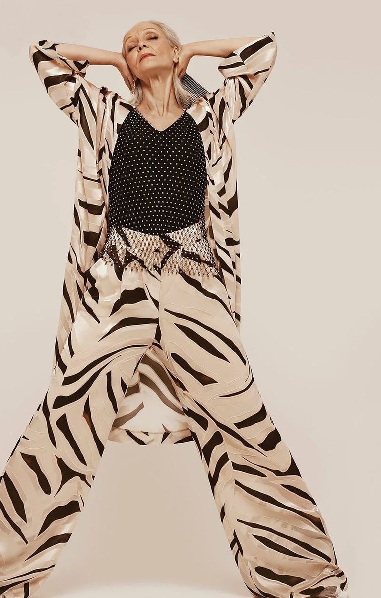    Из уборщицы - в модели