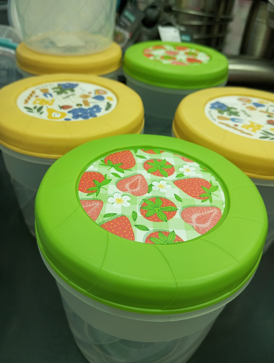 Банка пластиковая, вид сверху (фото автора)