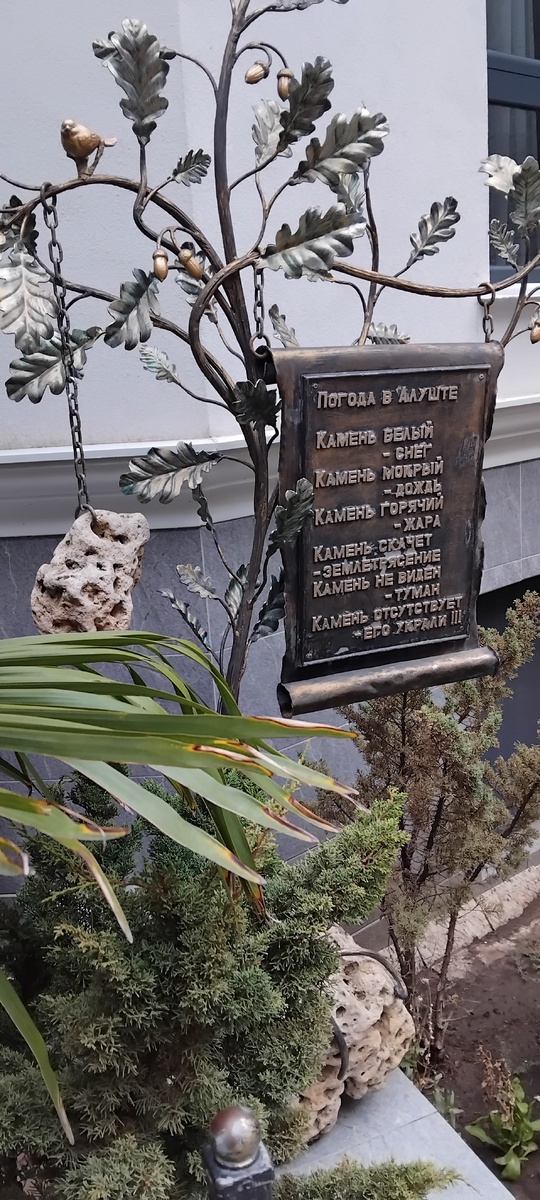 " О грезы Моих лет прошедших, дорог безчисленных, встреч безутешных." /от автора/