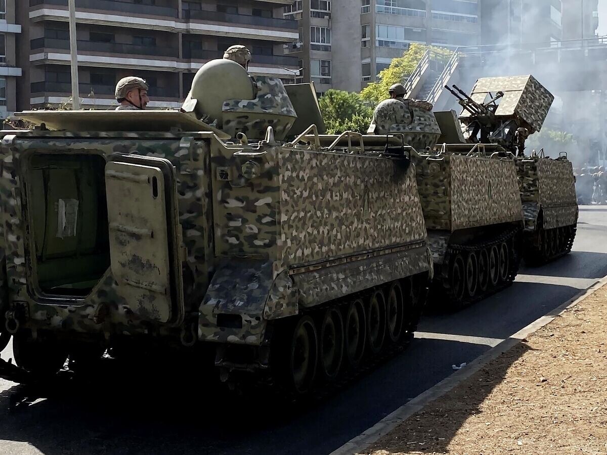    Военнослужащие Ливанской армии на одной из улиц Бейрут© РИА Новости / Михаил Алаеддин