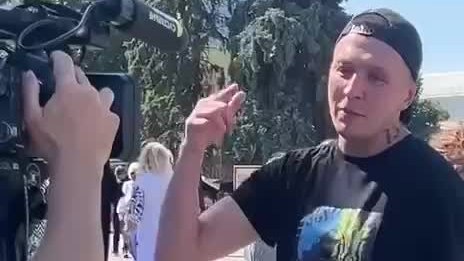 Скука прикол. Котики с надписями. Хитрые коты с надписями. Прикольные животные с надписями. Стихи про уборщицу.