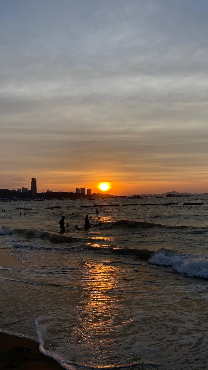 Закат на Паттайе Бич