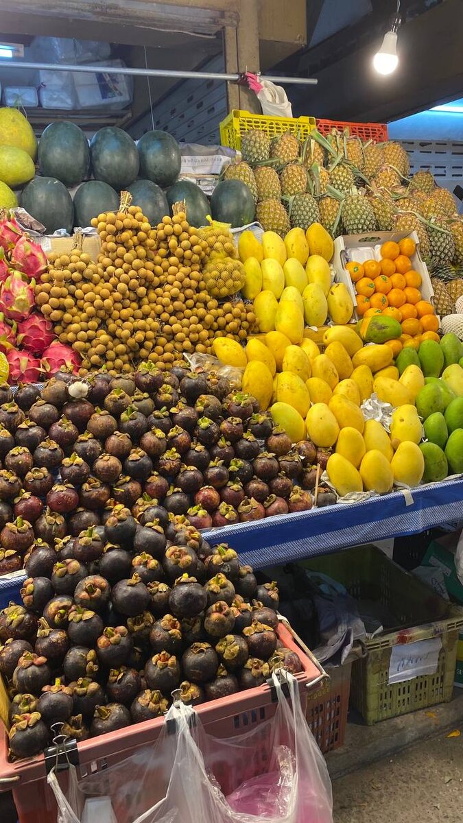 Опять вкусные свежие фрукты