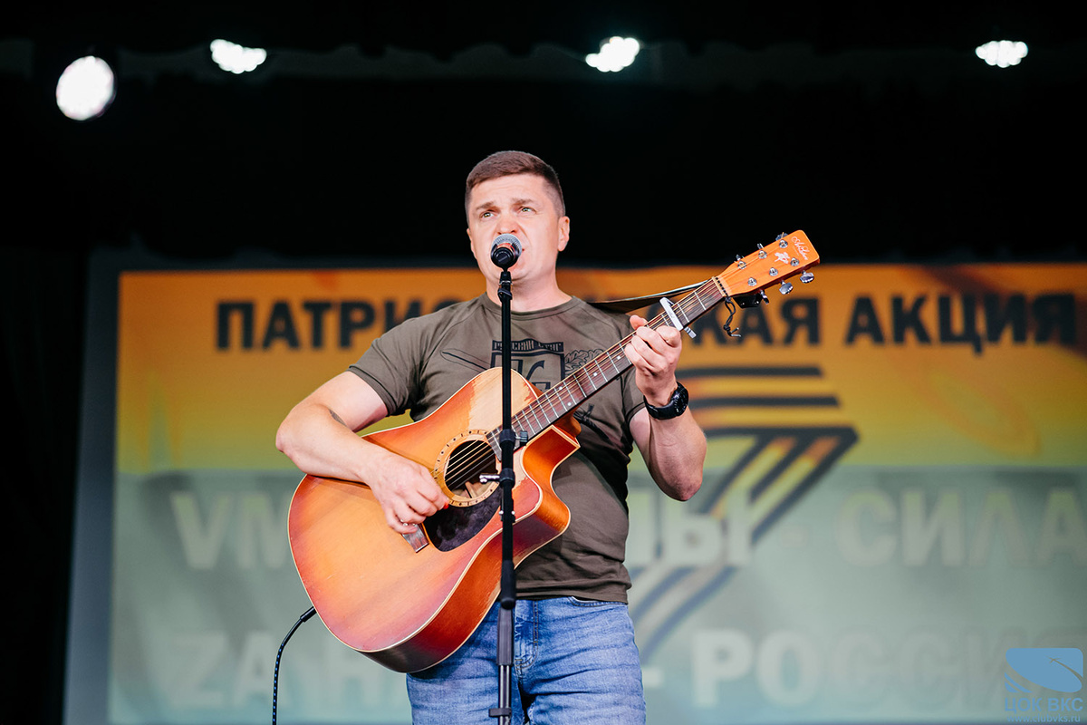 23.08.2024 г. В Центральном офицерском клубе Воздушно космических сил (ЦОК ВКС) состоялась ежемесячная патриотическая акция-концерт «Vместе мы сила! Zа нами Россия!-2