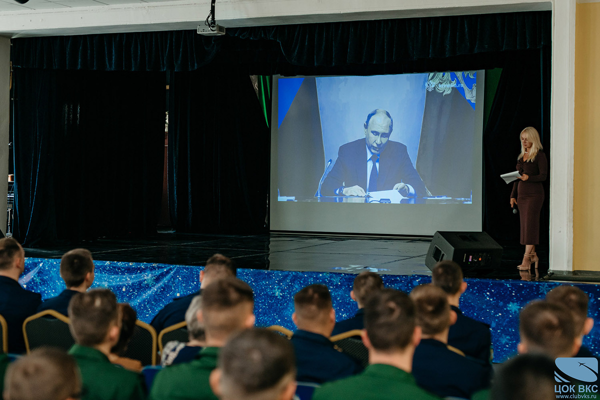 23.08.2024 г. В Центральном офицерском клубе Воздушно космических сил (ЦОК ВКС) состоялась ежемесячная патриотическая акция-концерт «Vместе мы сила! Zа нами Россия!-5