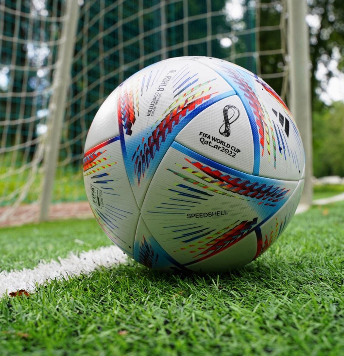 Футбол занимает 1 место в мире по самому популярному спорту.