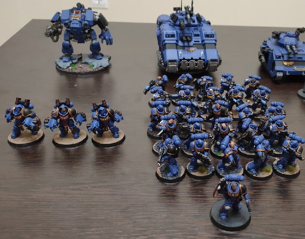 А это фото бойцов перед сбором на местный турнир по Вархаммеру