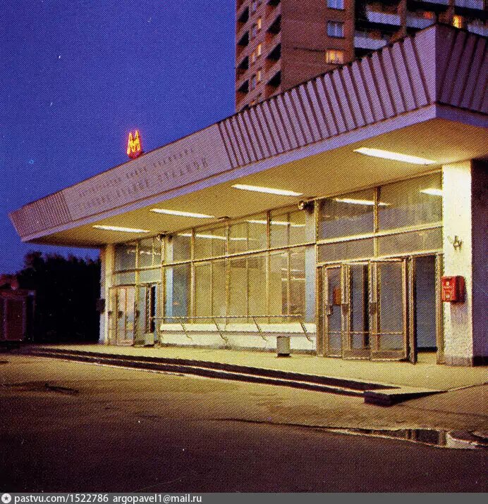 Станция метро «Водный стадион», 1975 – 1978 год. Источник:Альбом "Московское метро. Фотопутеводитель". Фото Александра Терзиева.
